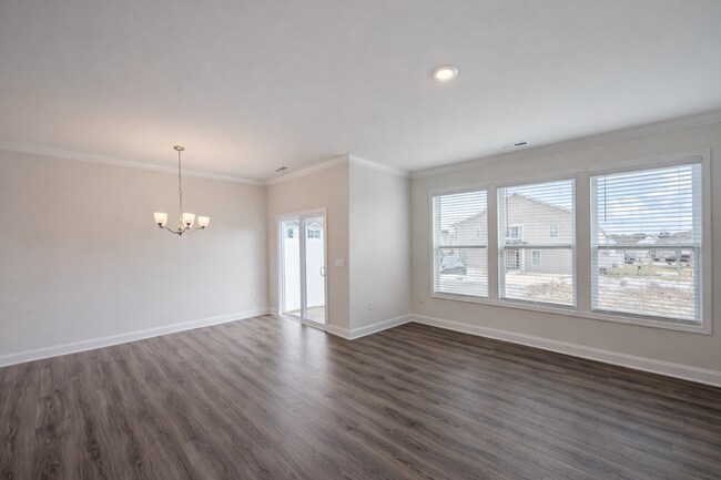 Building Photo - Hendersonville Townhouse