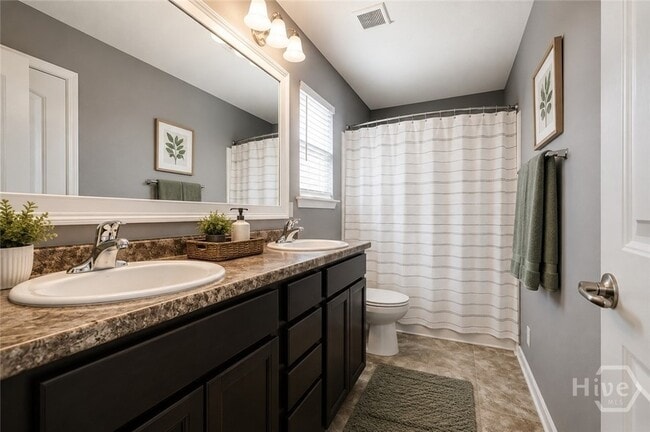 Building Photo - 285 Willow Point Cir