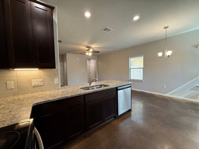 Building Photo - Beautiful Modern 3-Bed, 2-Bath Duplex with Private Yard & Spacious Layout