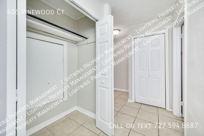 Building Photo - 406 Pinewood Ct