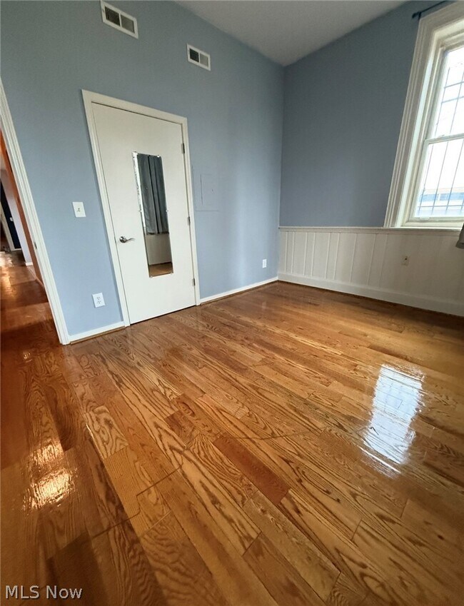 Building Photo - 3645 Prospect Ave E