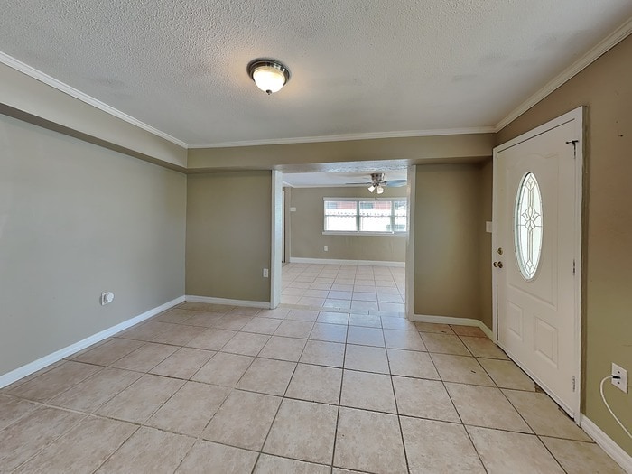 Building Photo - 2514 10th Ave Dr E