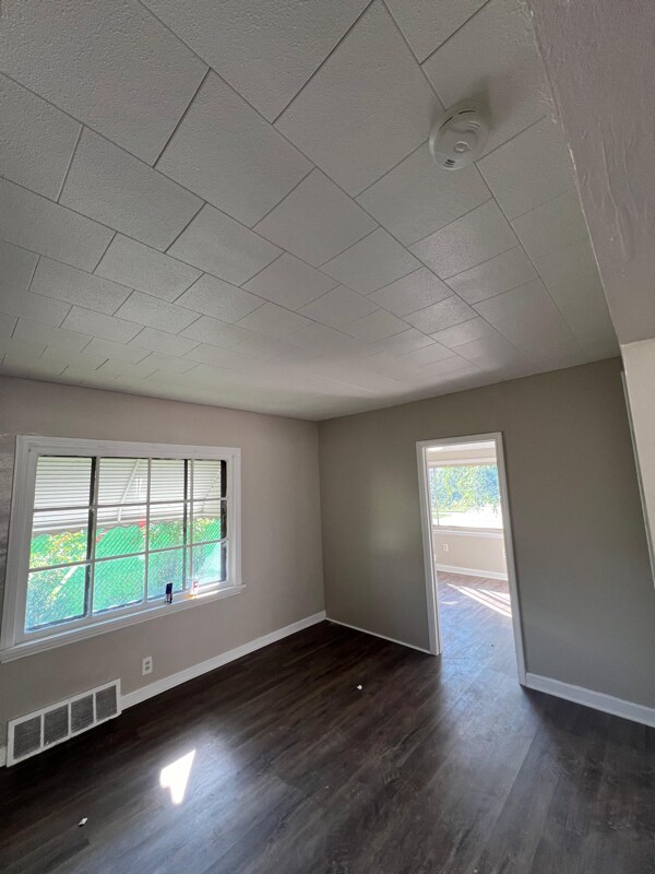 Building Photo - 5733 Longwood Ave