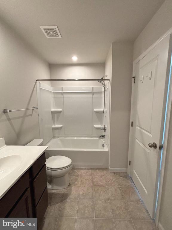 Building Photo - 57 Sebago Pl