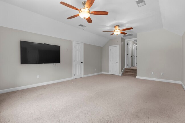 Building Photo - 101 Hollingwood Dr