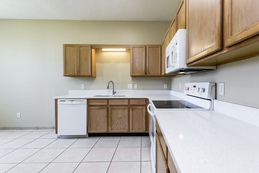 Building Photo - 14580 Laguna Beach Cir
