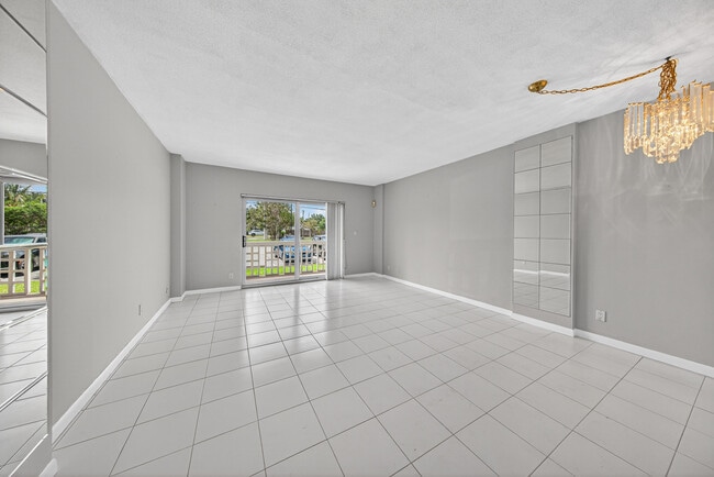 Building Photo - 1831 NE 38th St