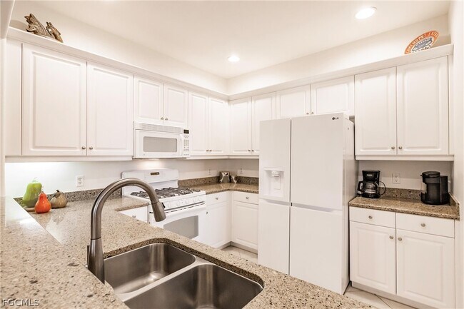 Building Photo - 3100 Cottonwood Bend