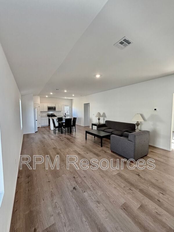 Building Photo - 10320 Baled Bermuda Rd