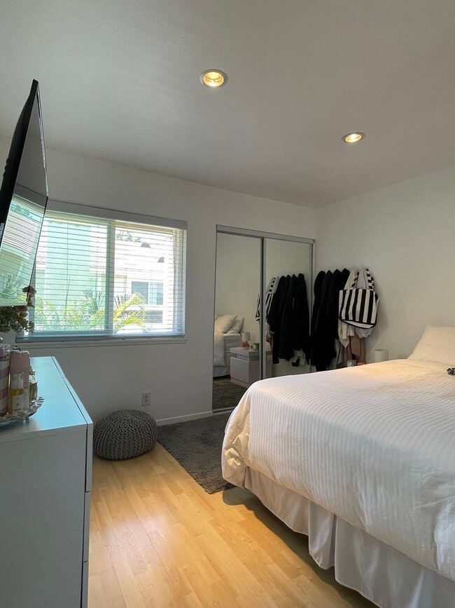 Building Photo - Stylish 3BR Townhome with Garage in Prestigious Woodbridge, Irvine