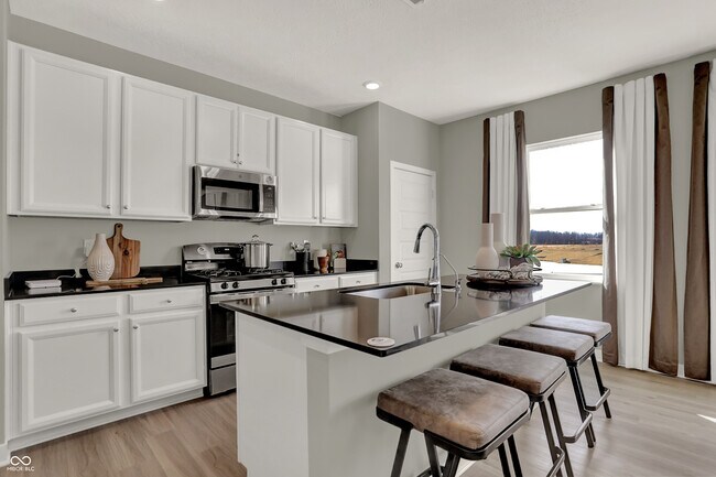 Building Photo - 16913 Sherwin Ct