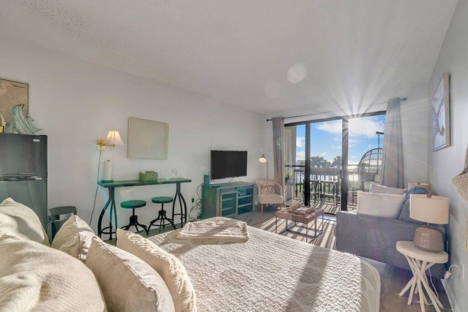 Building Photo - 214 Miracle Strip Pkwy SW