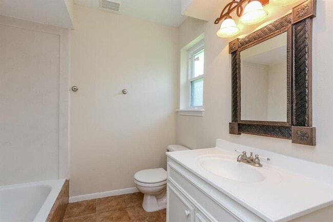 Building Photo - 8215 Wimbledon Ln