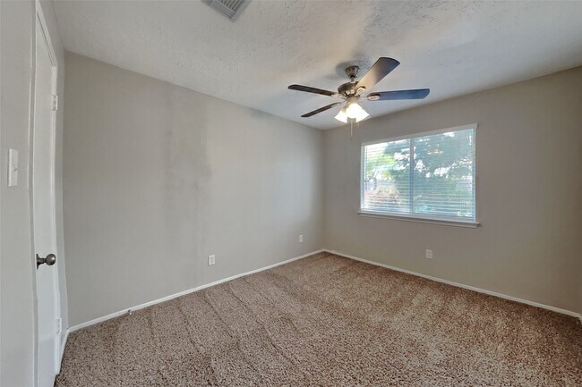 Building Photo - 7206 Fuchsia Ln