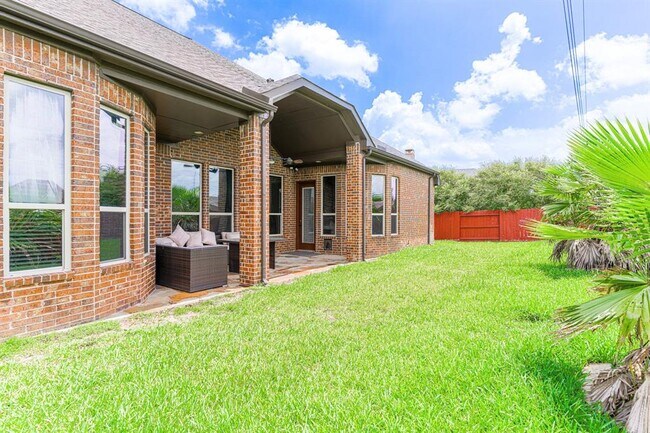 Building Photo - 20315 Knights Branch Dr