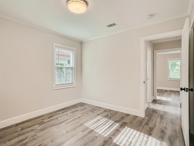 Building Photo - 5804 Eureka Dr