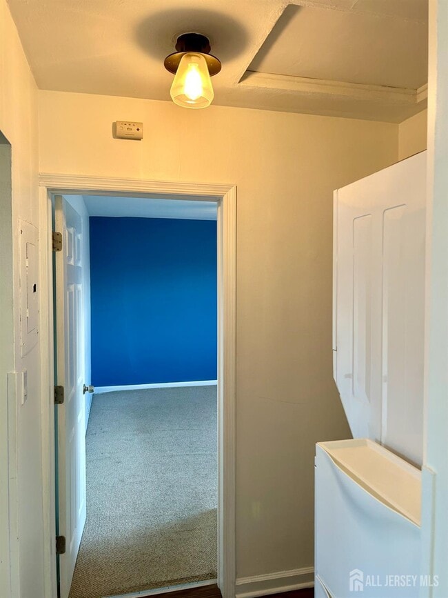 Building Photo - 22 Roselle Ave