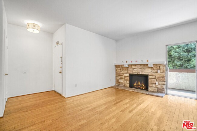 Building Photo - 5534 Sylmar Ave