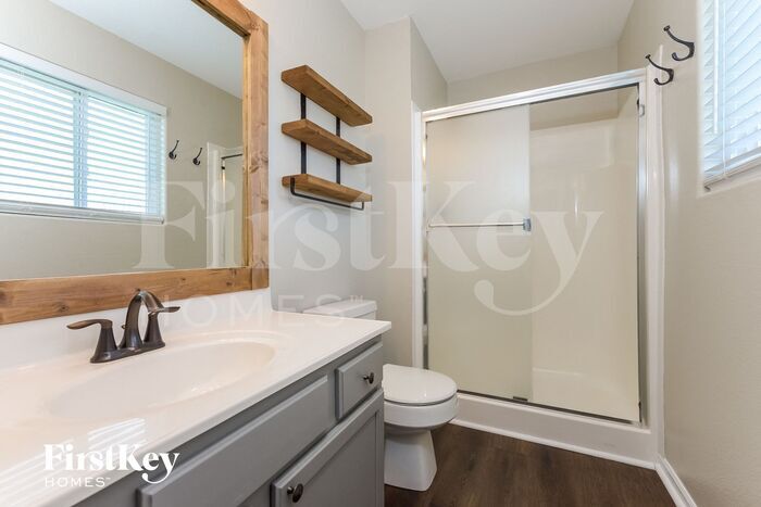 Building Photo - 9301 NE Paw Paw Dr