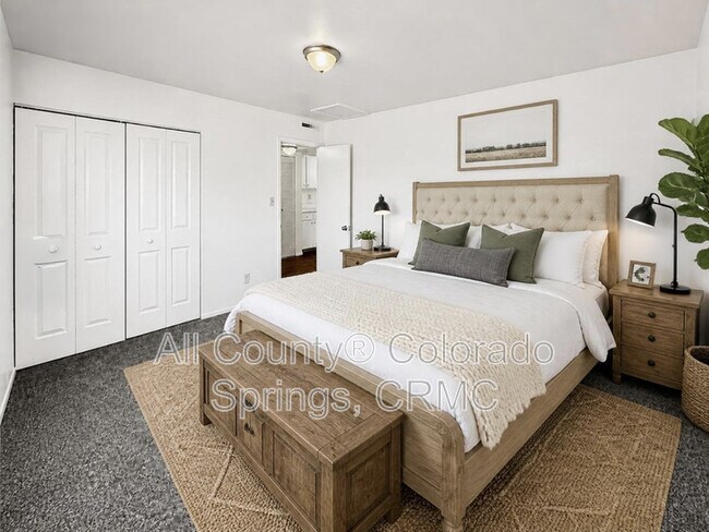 Building Photo - 1105 Cree Dr