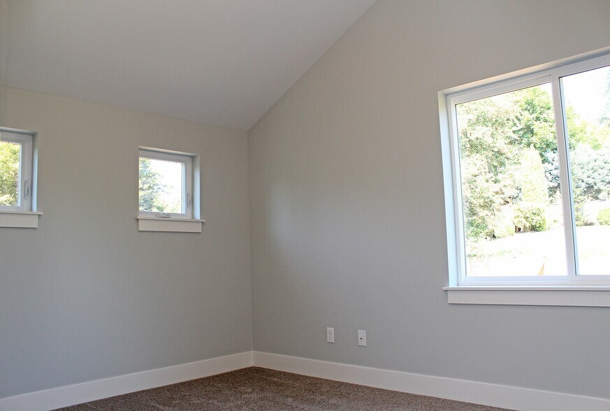Building Photo - 8840 SW 36th Ave
