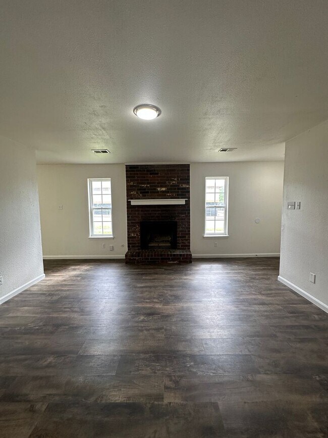 Building Photo - Kinkead Duplex
