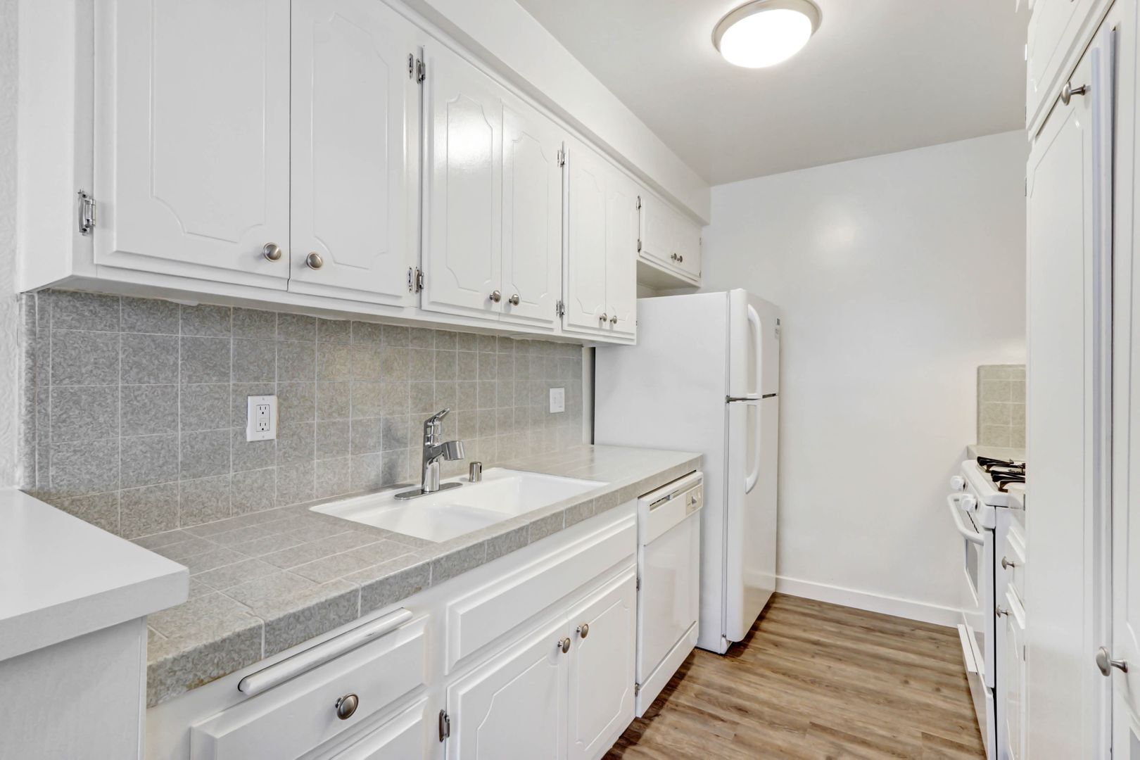 Building Photo - 1306 Armacost Ave