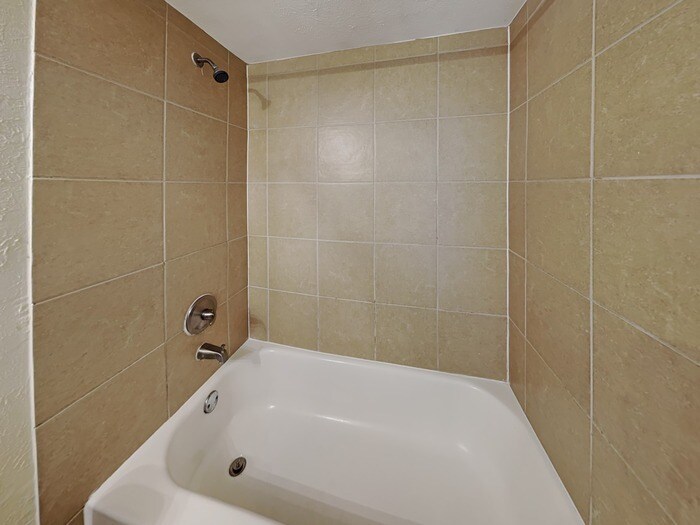 Building Photo - 7621 Pebble Beach Dr