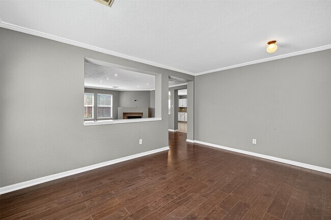 Building Photo - 5615 W Harrow Dr