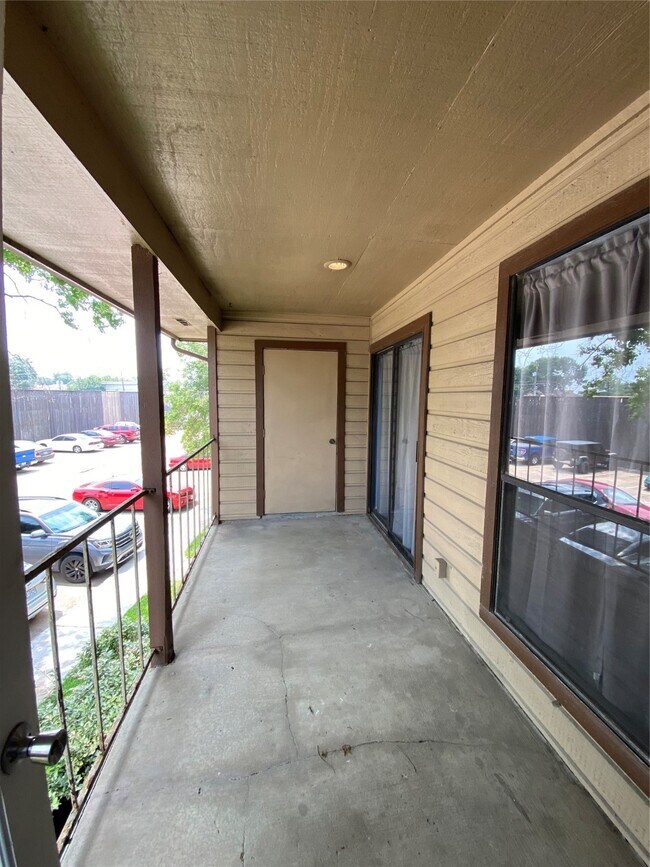 Building Photo - 9000 Bissonnet St