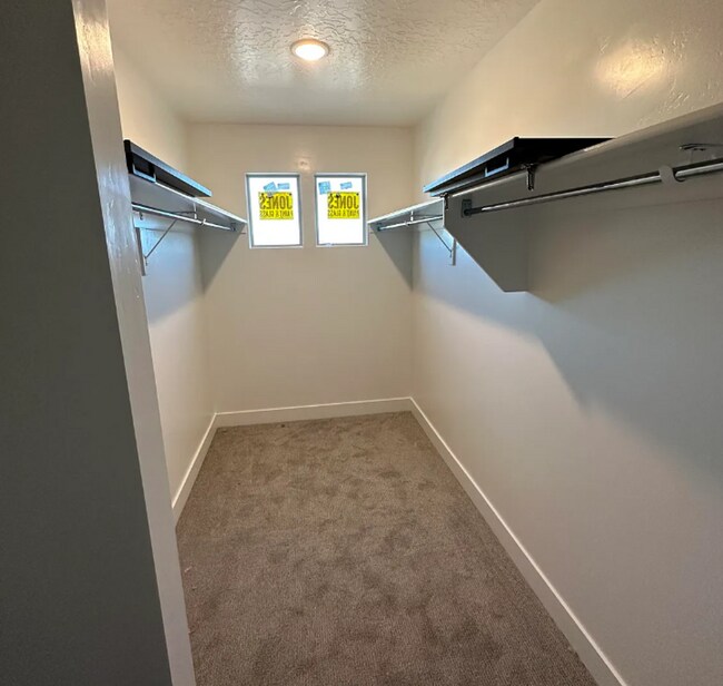 Building Photo - DOG FRIENDLY! Beautiful 3 Bedroom Townhome!
