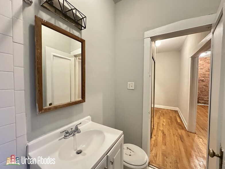 Building Photo - 515 W Melrose St