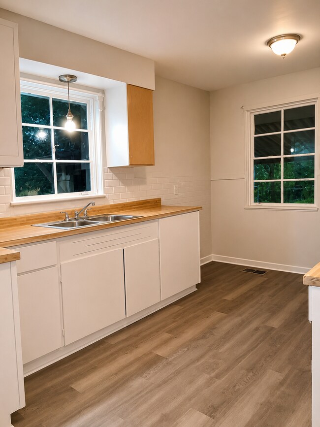 Building Photo - 3122 Oak Forest Dr