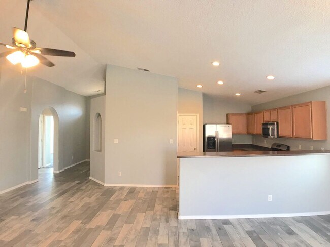 Building Photo - Don't miss out!  Beautiful 3 bedroom Los Lunas Home! Open Layout, spacious living room. Easy I-25...