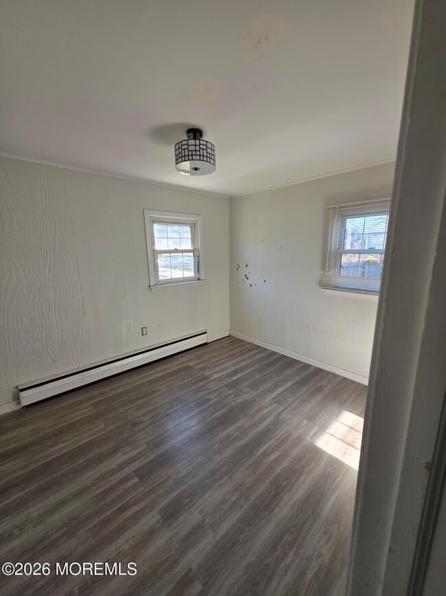 Building Photo - 6 4th St