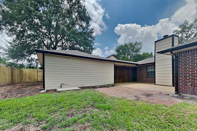 Building Photo - 11606 Easterling Dr