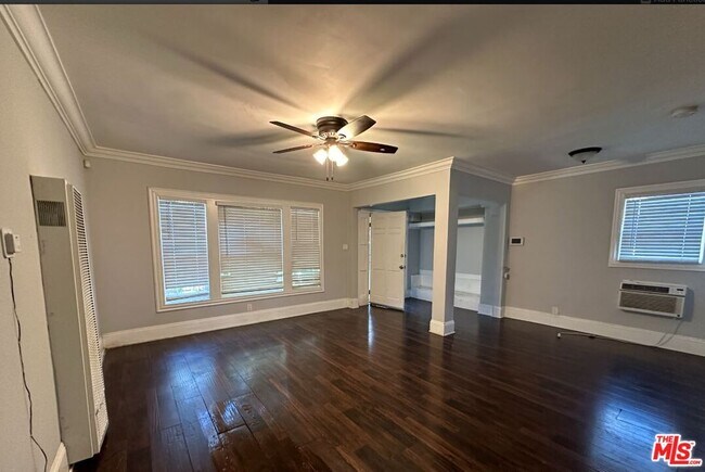 Building Photo - 1162 N St Andrews Pl