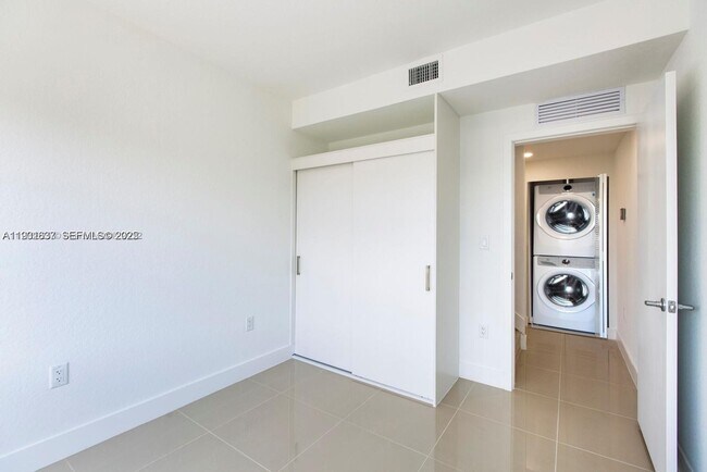 Building Photo - 25810 SW 144th Ave