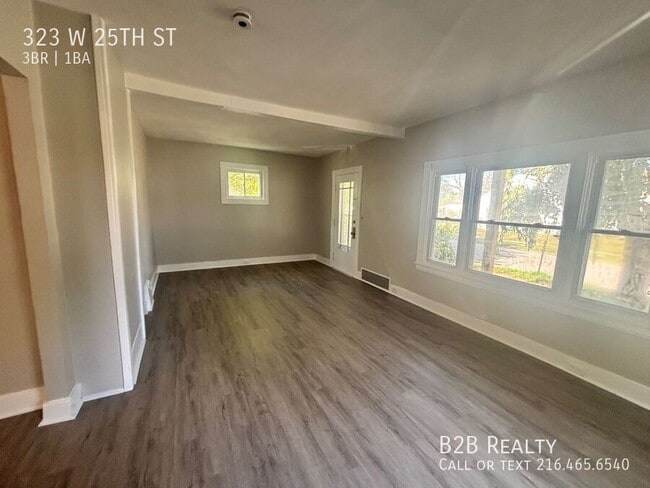 Building Photo - 323 W 25th St