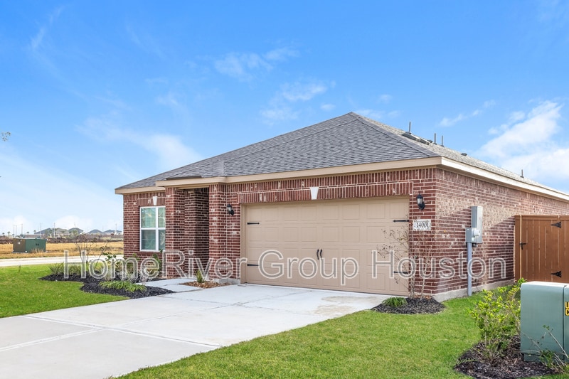 Building Photo - 14001 Freeboard Dr