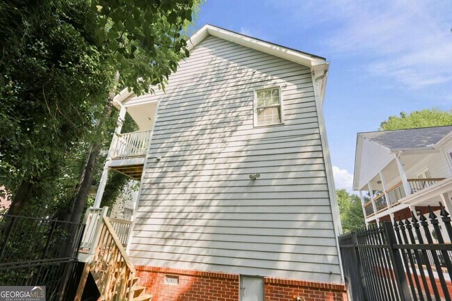 Building Photo - 990 Lena St NW