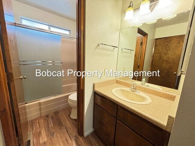 Building Photo - 1516 South Ct