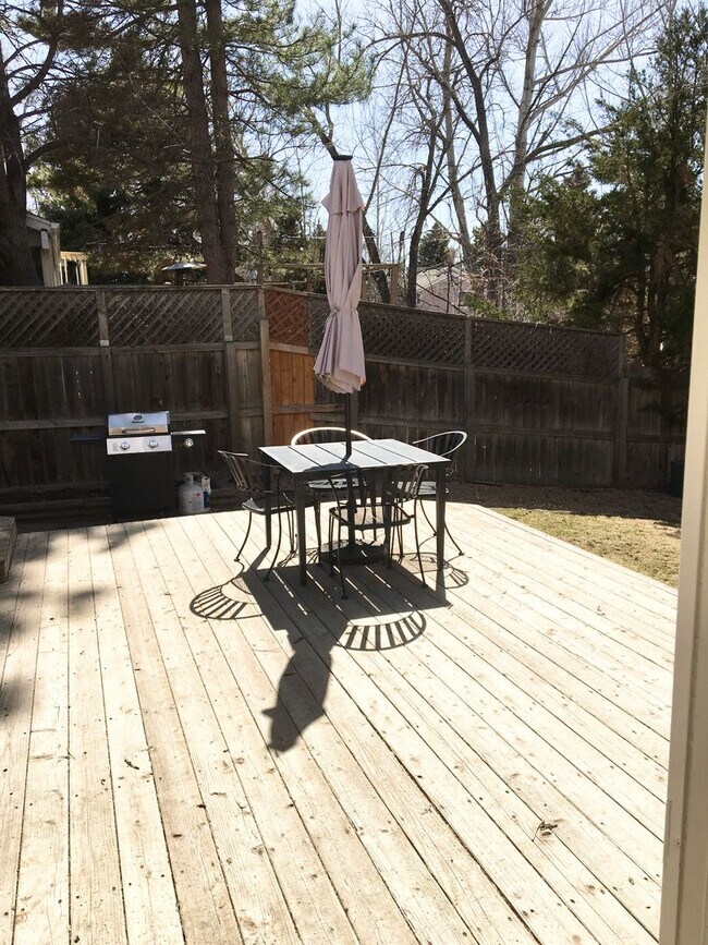 Building Photo - Beautiful & Spacious Home in Quiet Gunbarrel Neighborhood