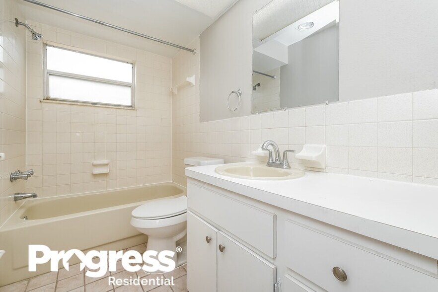 Building Photo - 7618 Summertree Ln