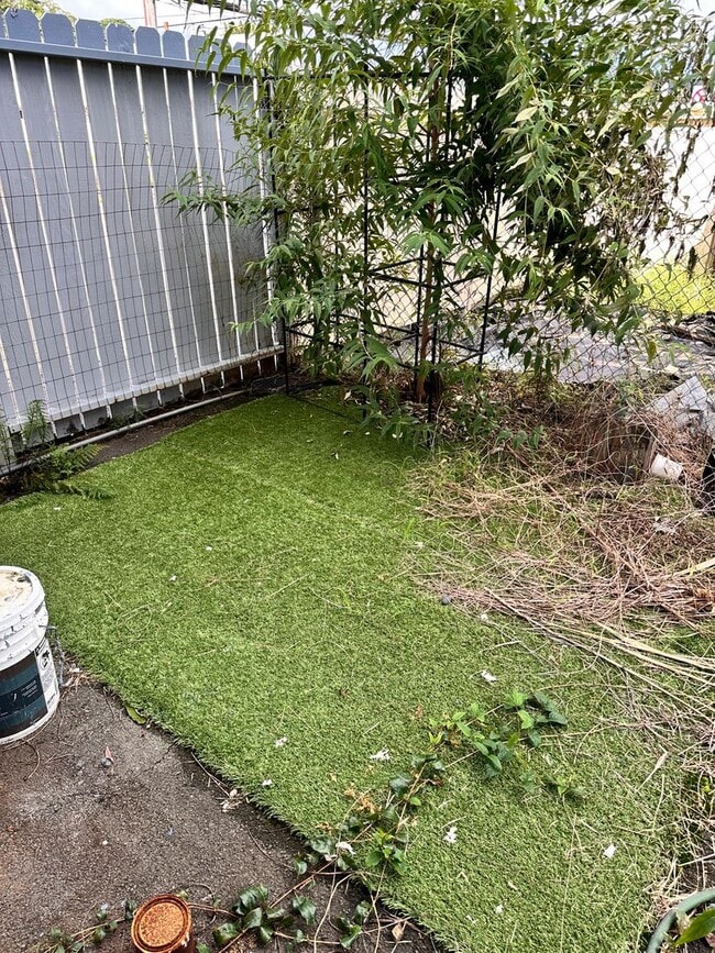 Building Photo - Convenient Location in Hilo