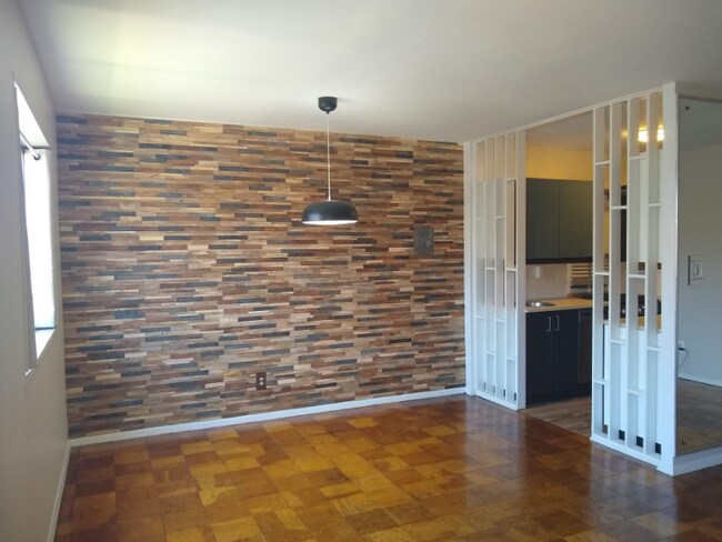 Building Photo - 8601 Manchester Rd