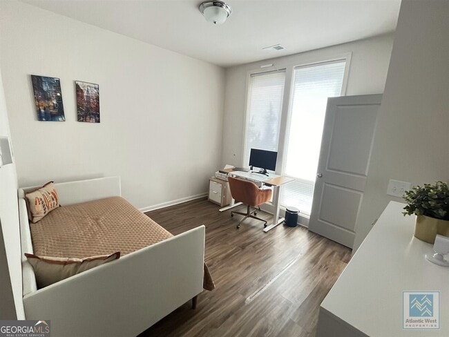 Building Photo - 440 Latta St NE