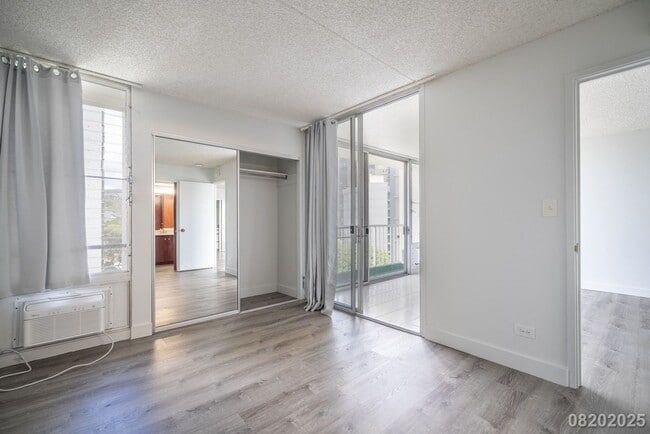 Building Photo - Beautifully maintained 1BR/1BA/1PKG unit i...