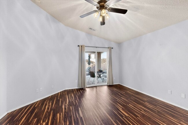 Building Photo - Montano Unser NW 3/4 bedroom 2/bath 2/Car garage