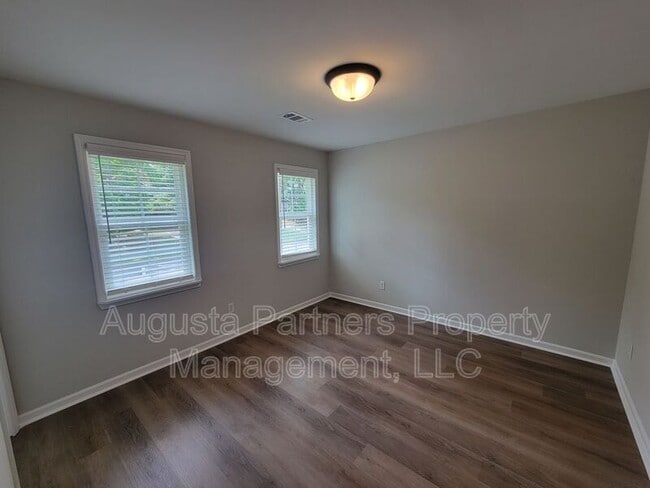 Building Photo - 165 Ashley Cir